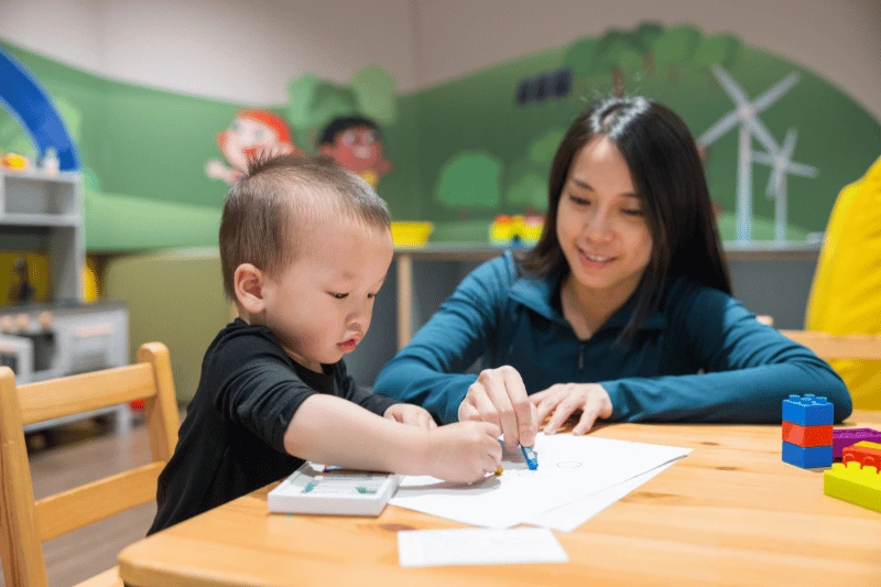 Child working with a behavior therapist during center-based ABA therapy at an IABS clinic in Virginia